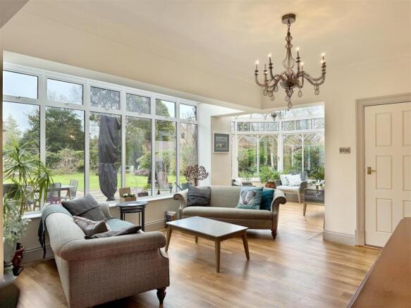 6 bed Detached for sale Image 7