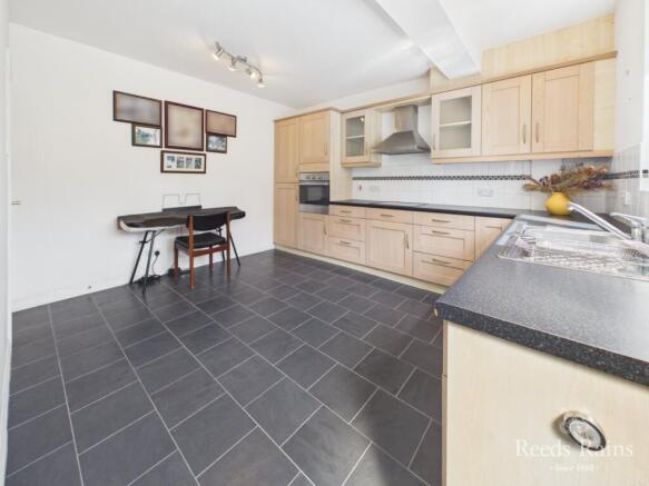 3 bed Semi-Detached for sale Image 6
