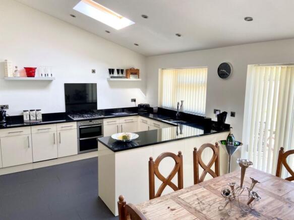 KITCHEN/DINING/FAMILY ROOM