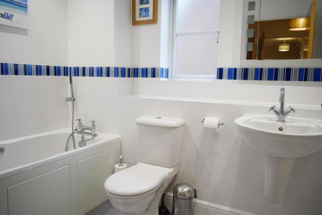En-Suite 1.JPG