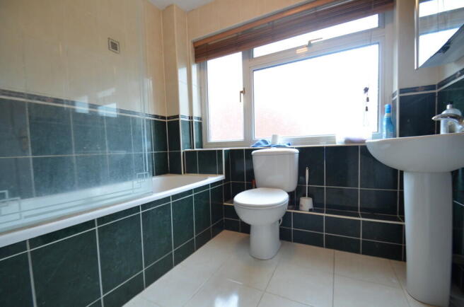 28 Deerbarn bathr...