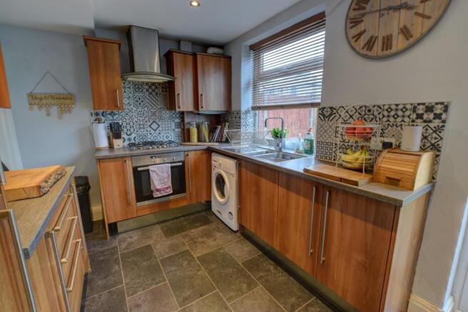 Kitchen 2.jpg