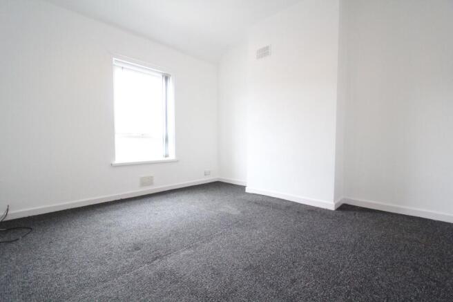 3 bed Terraced to rent Image 5