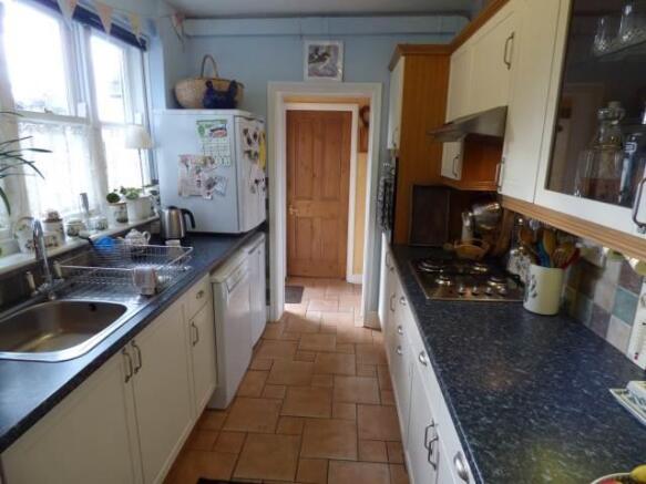 469kitchen.jpg
