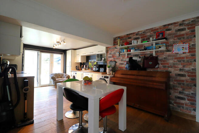 3 bed Semi-Detached for sale Image 7