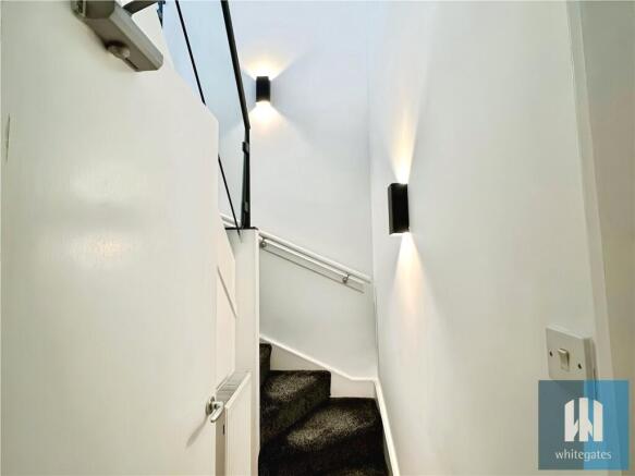 2 bed Penthouse to rent Image 11