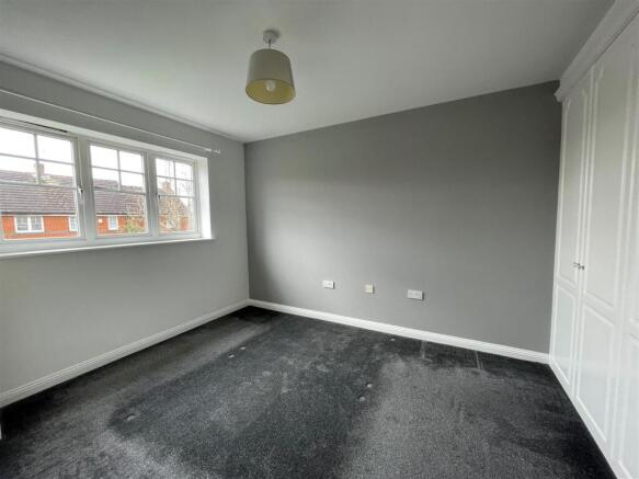 17 Meadow Close - Bedroom 1.jpg