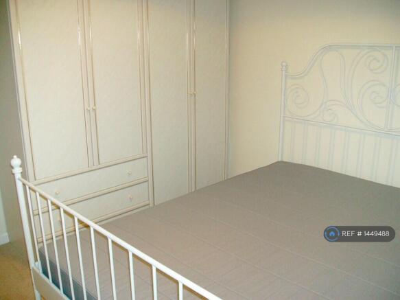 3 bed Flat to rent Image 9