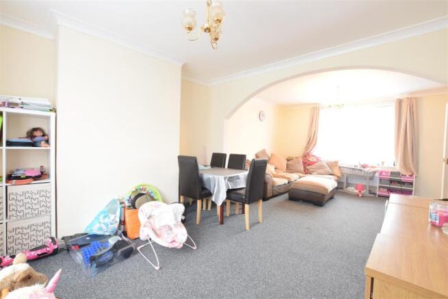 LIVING/DINING ROOM
