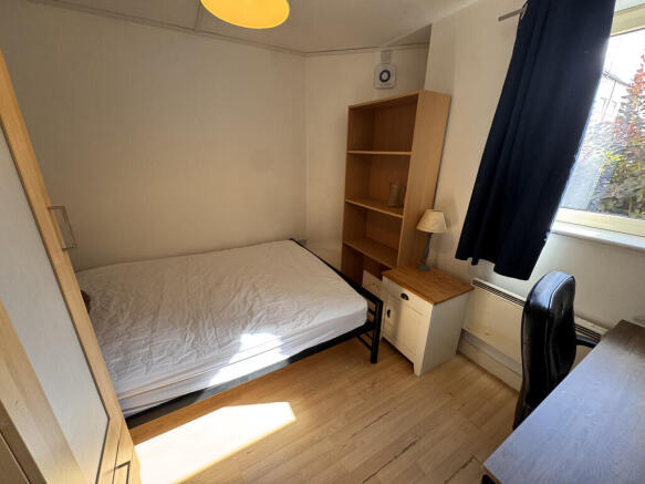 3 bed Flat to rent Image 9