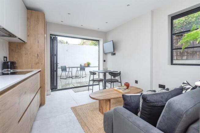 12-3_Netherford_Rd_SW4.jpg