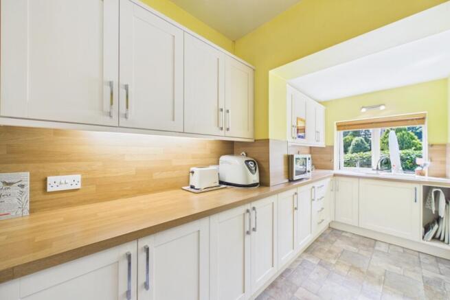 3 bed Detached Bungalow for sale Image 8