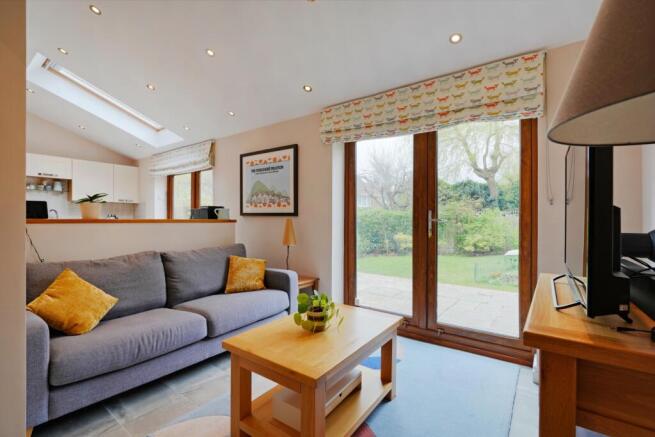4 bed Detached for sale Image 11