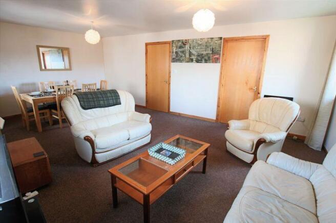 Lounge/Dining ...