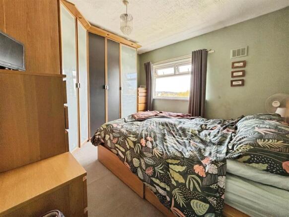 3 bed Semi-Detached for sale Image 9