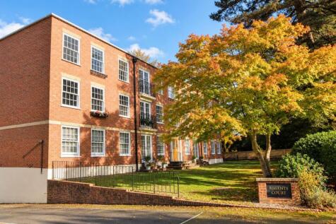 St Georges Avenue, Weybridge, KT13