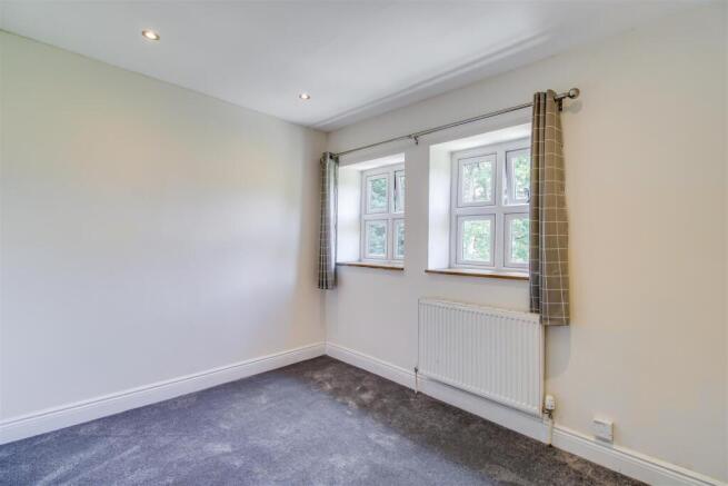 4 bed Semi-Detached for sale Image 11