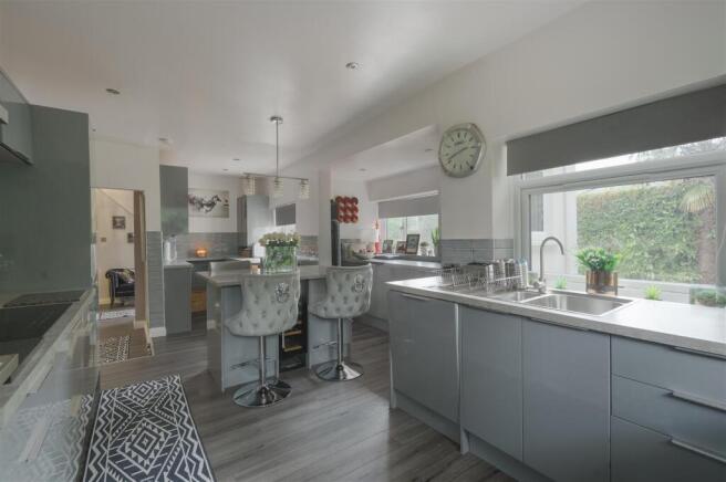 4 bed Detached for sale Image 4