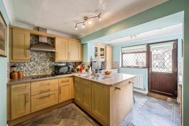 2 bed Semi-Detached for sale Image 5