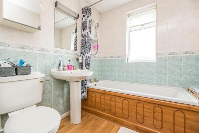 Family Bathroom / WC