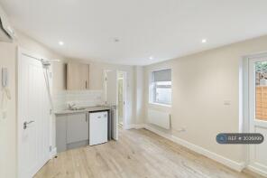 32, Hedge Place Road, Greenhithe DA9 9LH