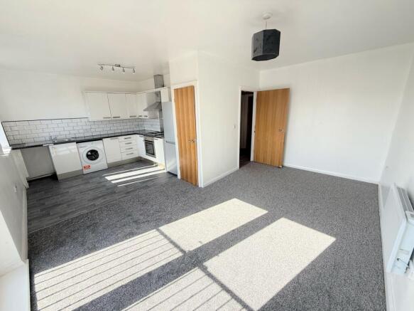 2 bed Flat to rent Image 7