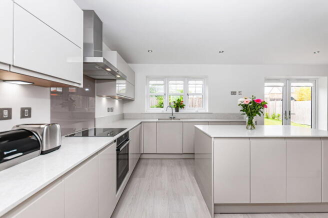 4 bed Detached for sale Image 6