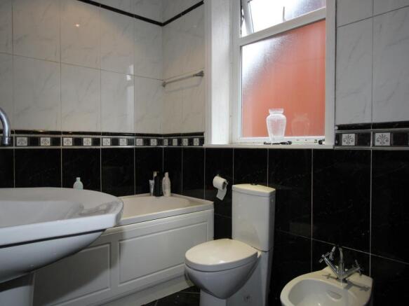 Family Bathroom / WC