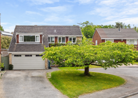 4, Selwyn Close, Pound Hill, Crawley RH10 3TQ