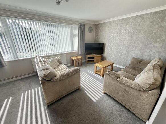 6, Downland Way, Durrington, Salisbury photo 4