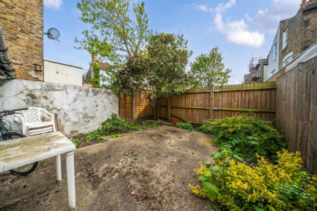 1439662-12-69de71...