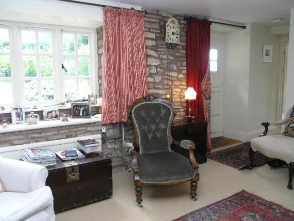 SNUG SITTING ROOM