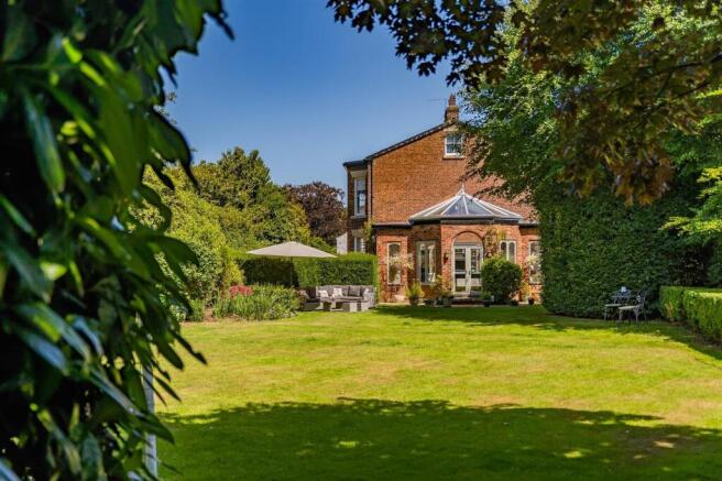 89 Knutsford Road, Alderley Edge, SK9 photo 3