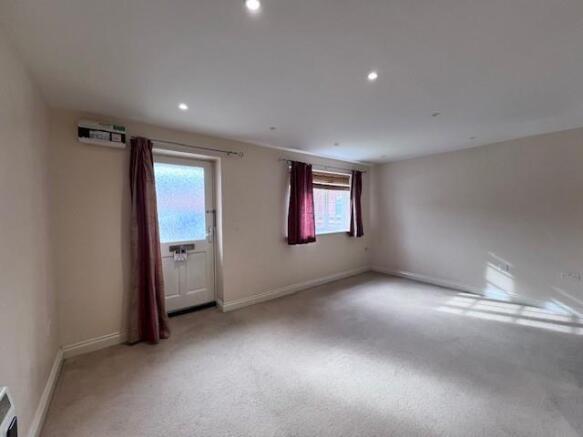 9 Glover Road lounge.jpg