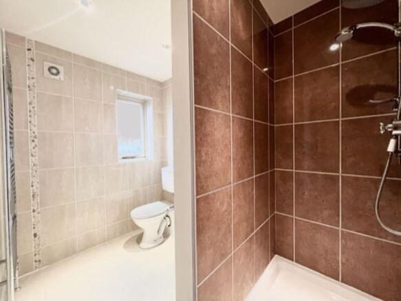 En suite shower room bed 2
