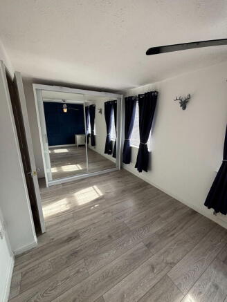 2 bed Semi-Detached to rent Image 10