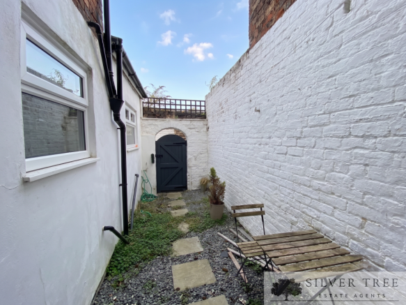 4 bed Terraced for sale Image 12