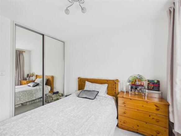 4 bed Detached for sale Image 10