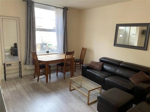 1 bed Terraced to rent Image 4