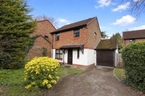45, Fisher Close, Hersham, Walton-on-thames KT12 5PN