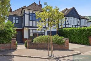 Flat 6, 61 St Aubyns, Snaresbrook Road, Wanstead, London E11 1PQ