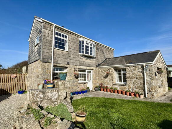 3 Bedroom Detached House for Sale with Sea Views