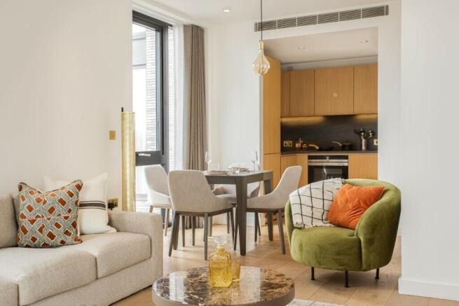 Lounge/Dining Area