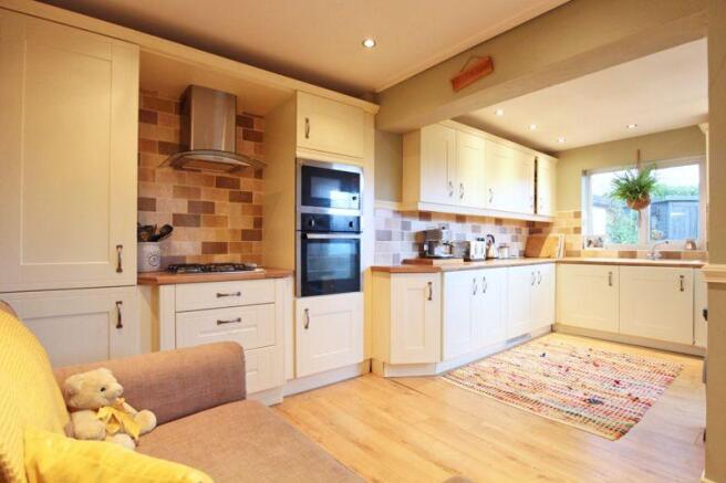 Kitchen/Dining...