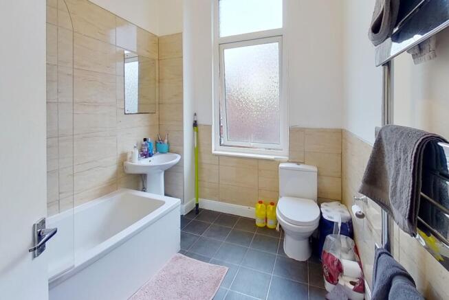 4 bed Terraced to rent Image 10