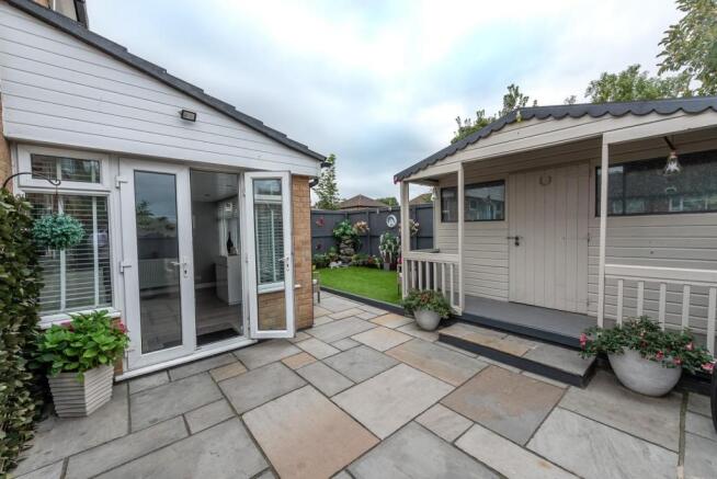 12 Conniston Drive-19.jpg
