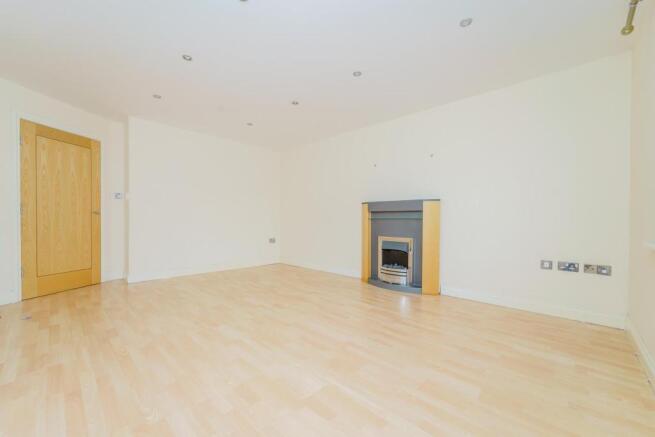 8411642-internal02-800.jpg