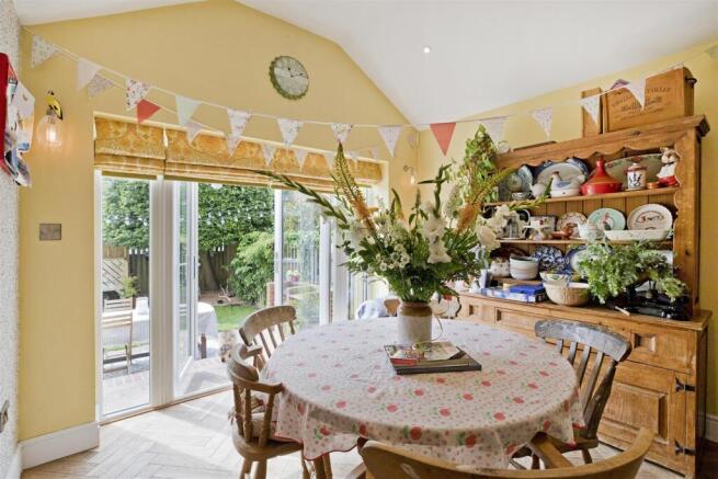 4 bed House for sale Image 7