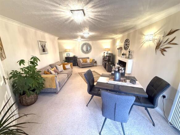 Lounge 2.JPG