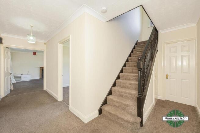 12A Alderton Close, Loughton -005-1200.jpg